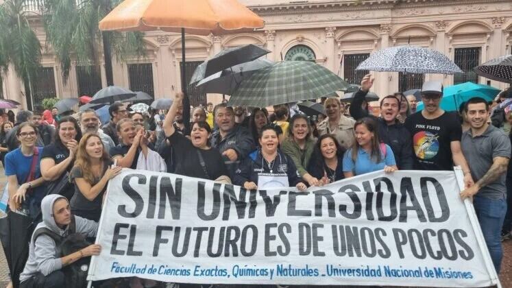 Marcha por la universidad pública: pese a las inclemencias climáticas Misiones se unió a la masiva movilización.