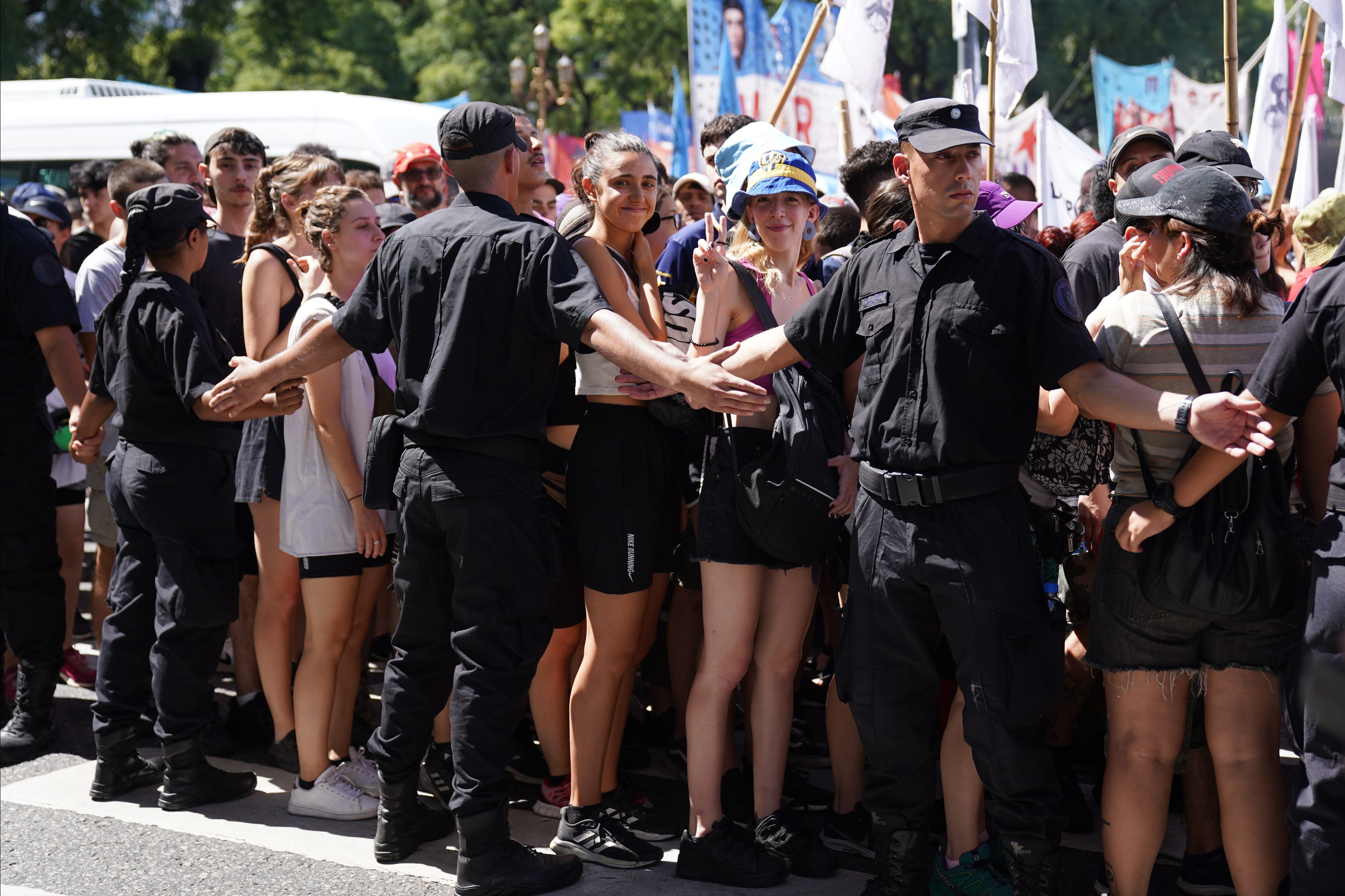 Ordenaron al Ministerio de Seguridad que no filme a los manifestantes ni mande a hacer requisas, pero fue rechazado por la Justicia.