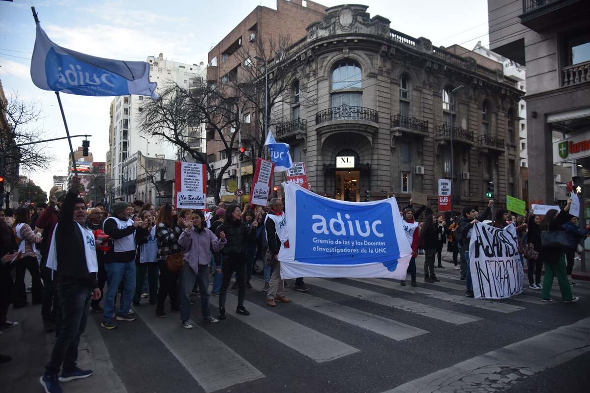 Anunciaron la suspensión de los exámenes y el inicio de las clases en la UNC
