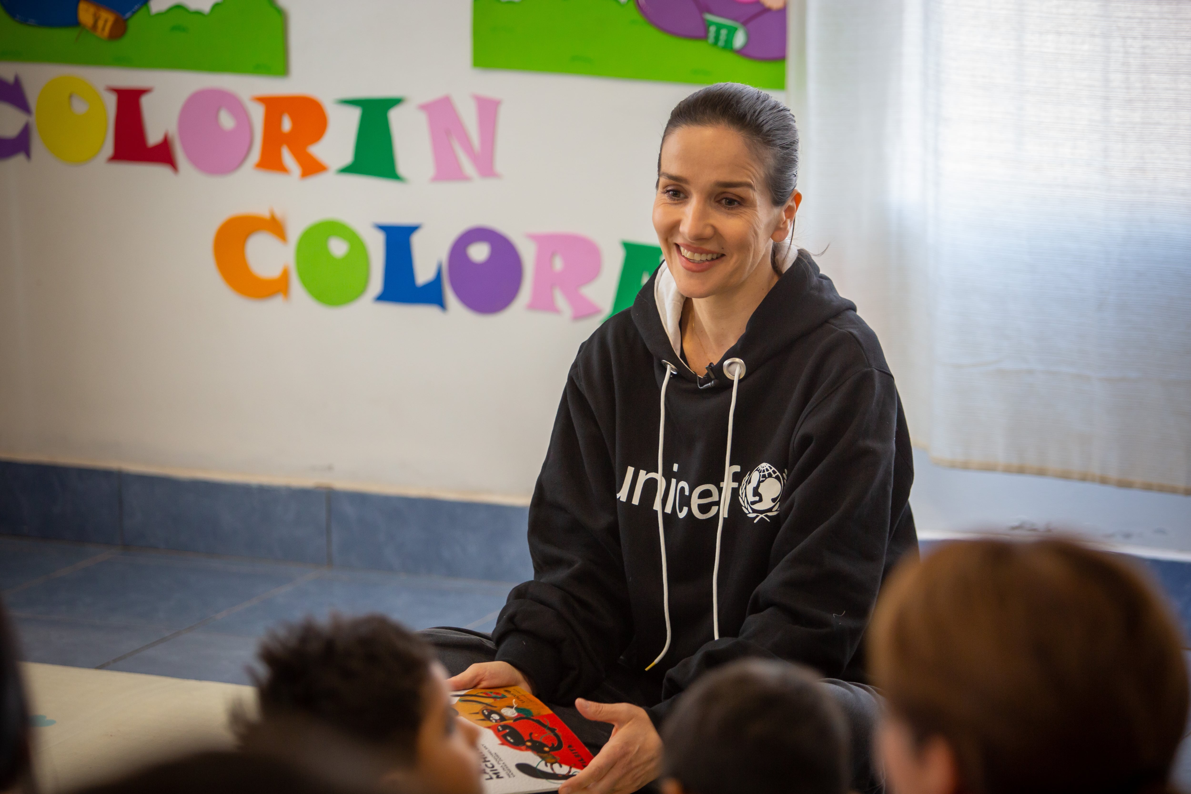 “Cuentos que cuidan” es una colección desarrollada por UNICEF, destinada a que niños y niñas puedan disfrutar y aprender sobre sus derechos.