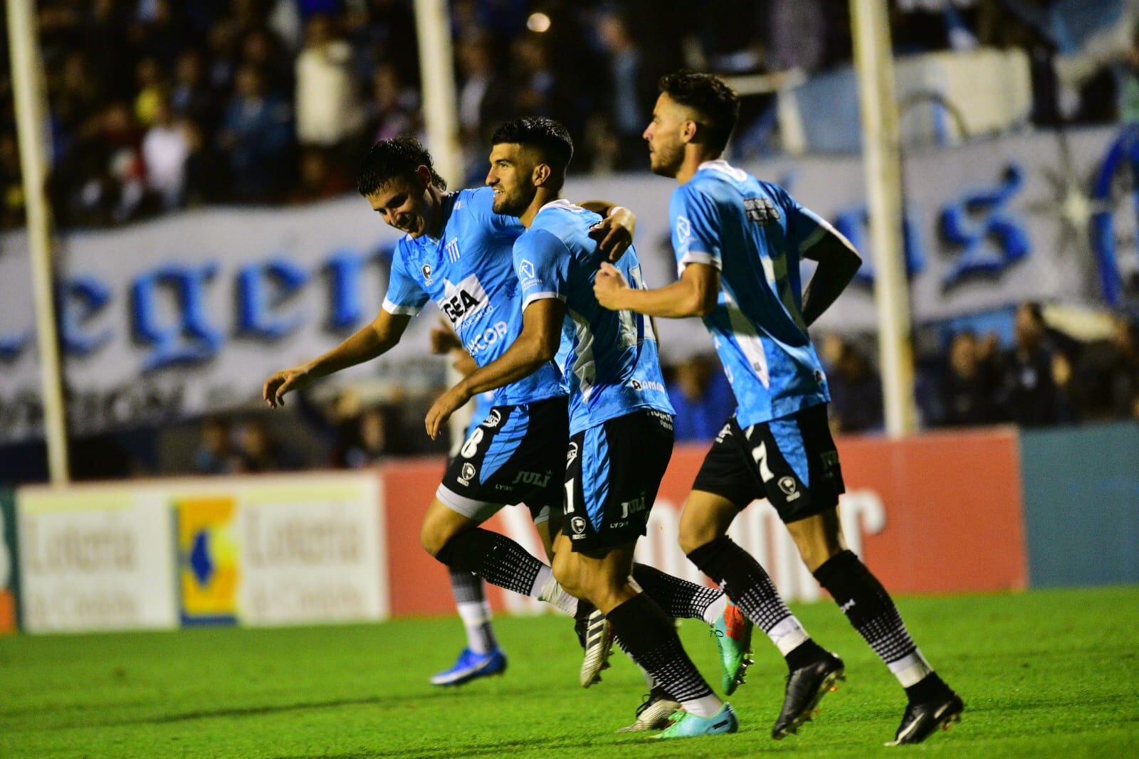 Vuelve Leandro Fernández en Racing, tras una fecha de suspensión (Ramiro Pereyra / La Voz)