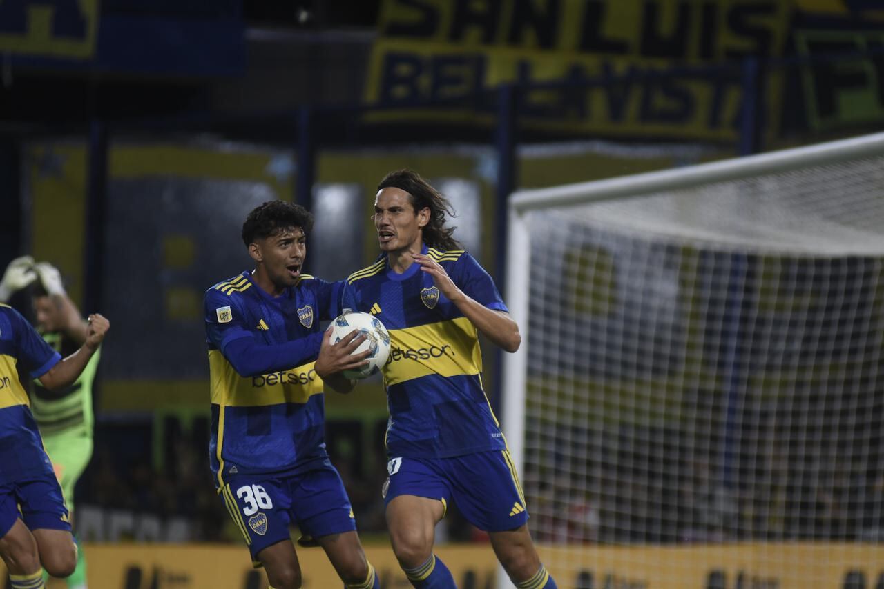 Cavani marcó goles ante Belgrano en el partido disputado en La Bombonera. (Federico López Claro)