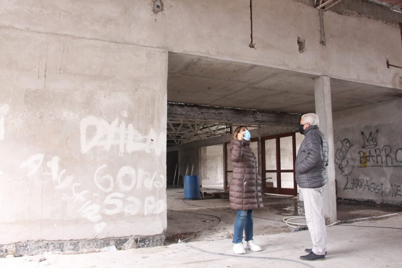 Sánchez recorrió la obra de la escuela del Barrio Villa de las Américas