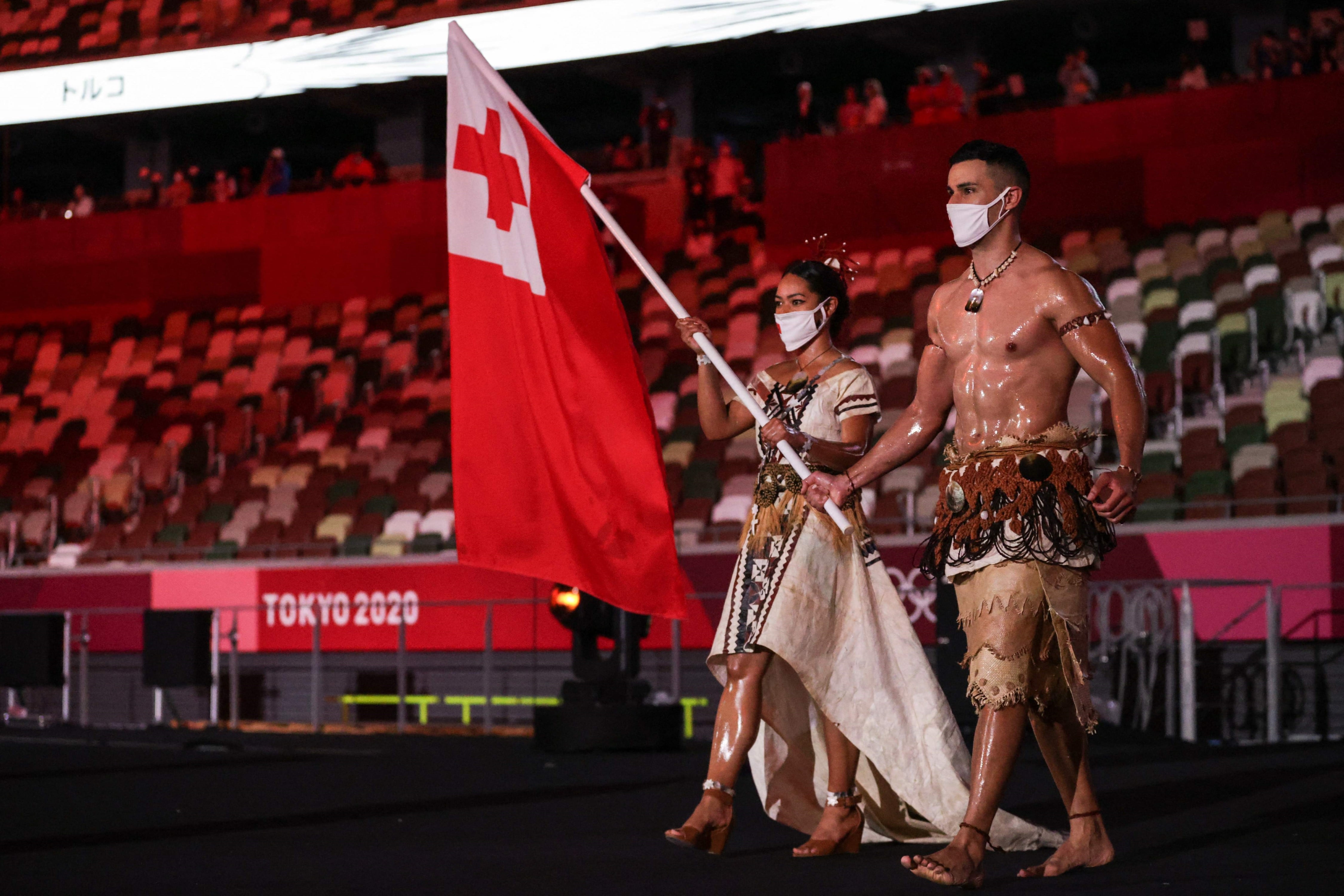 Pita Taufatofua, el abanderado de Tonga en los Juegos Olímpicos Tokio 2020.