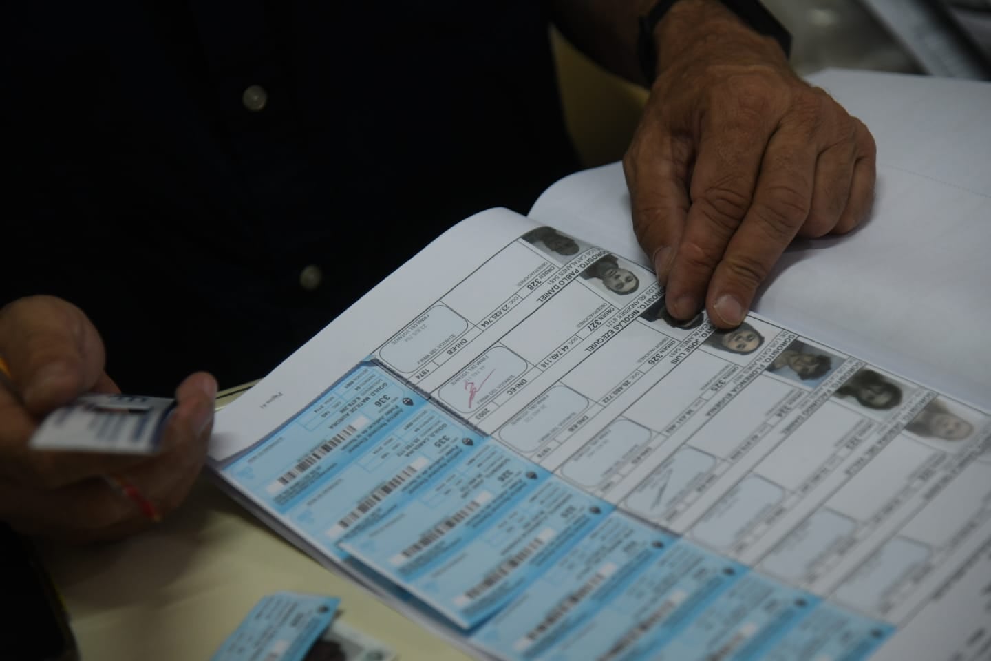 Barrio Los Boulevares. Arrancó la jornada de votación en Córdoba (Ramiro Pereyra/La Voz).