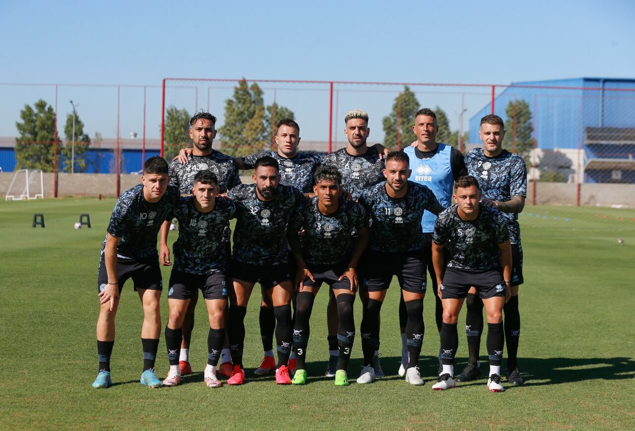 El primer 11 que probó Guillermo Farré.