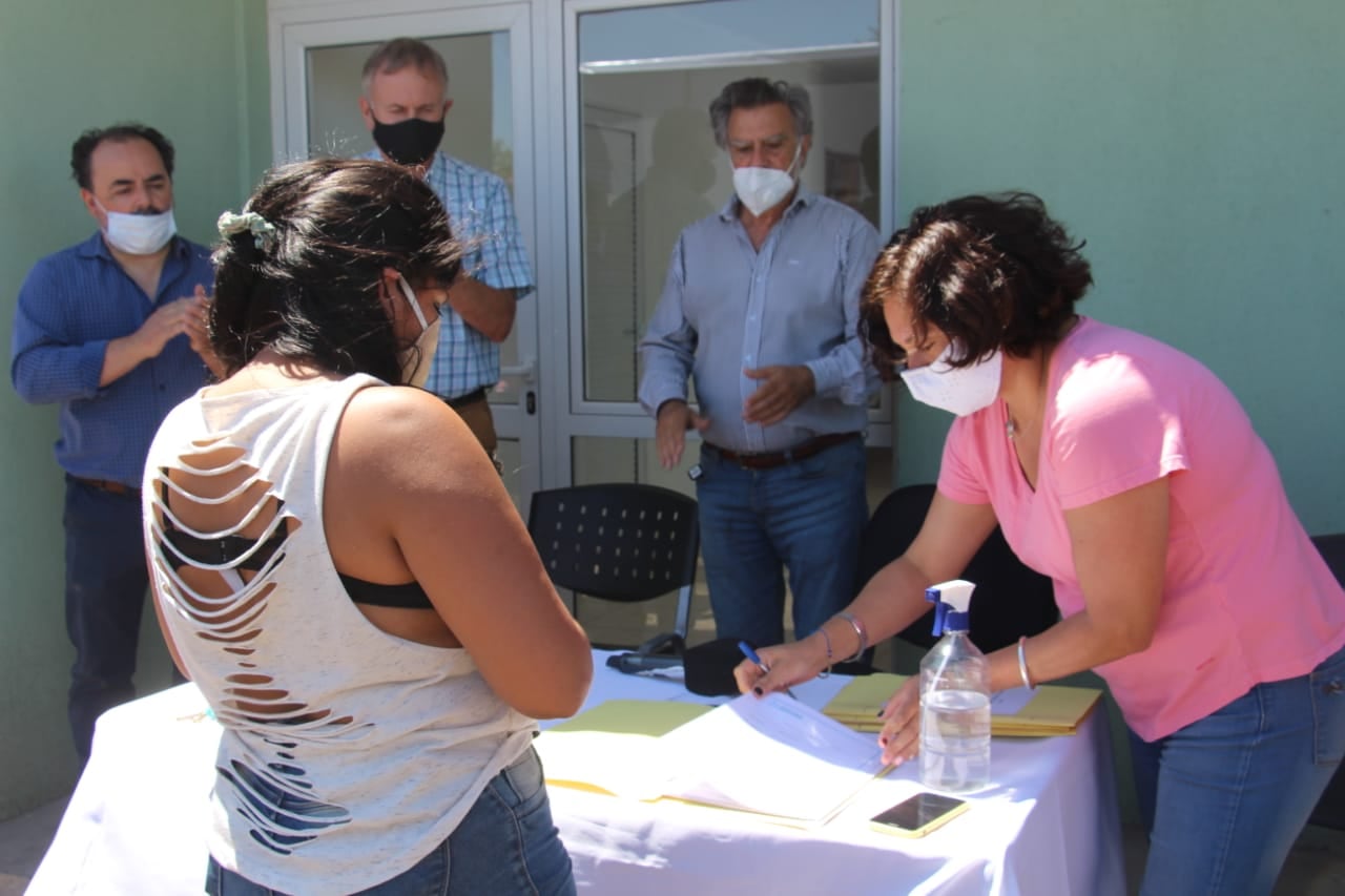 Entrega de cuatro nuevas viviendas en el Barrio Villa Italia en Tres Arroyos