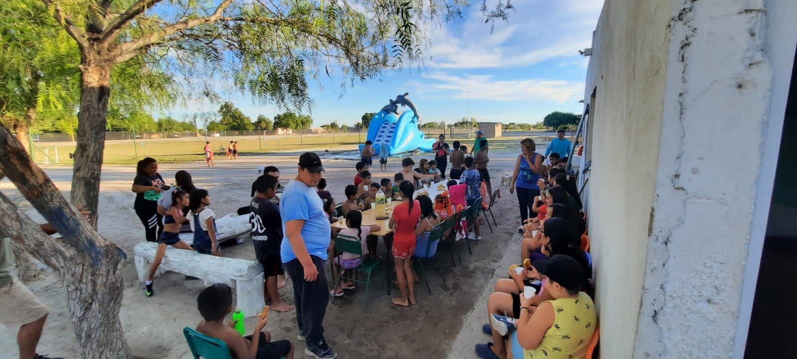 El Club Deportivo Los Amigos trabaja incansablemente con el merendero y chicos de los barrios apoyando su alimentación.