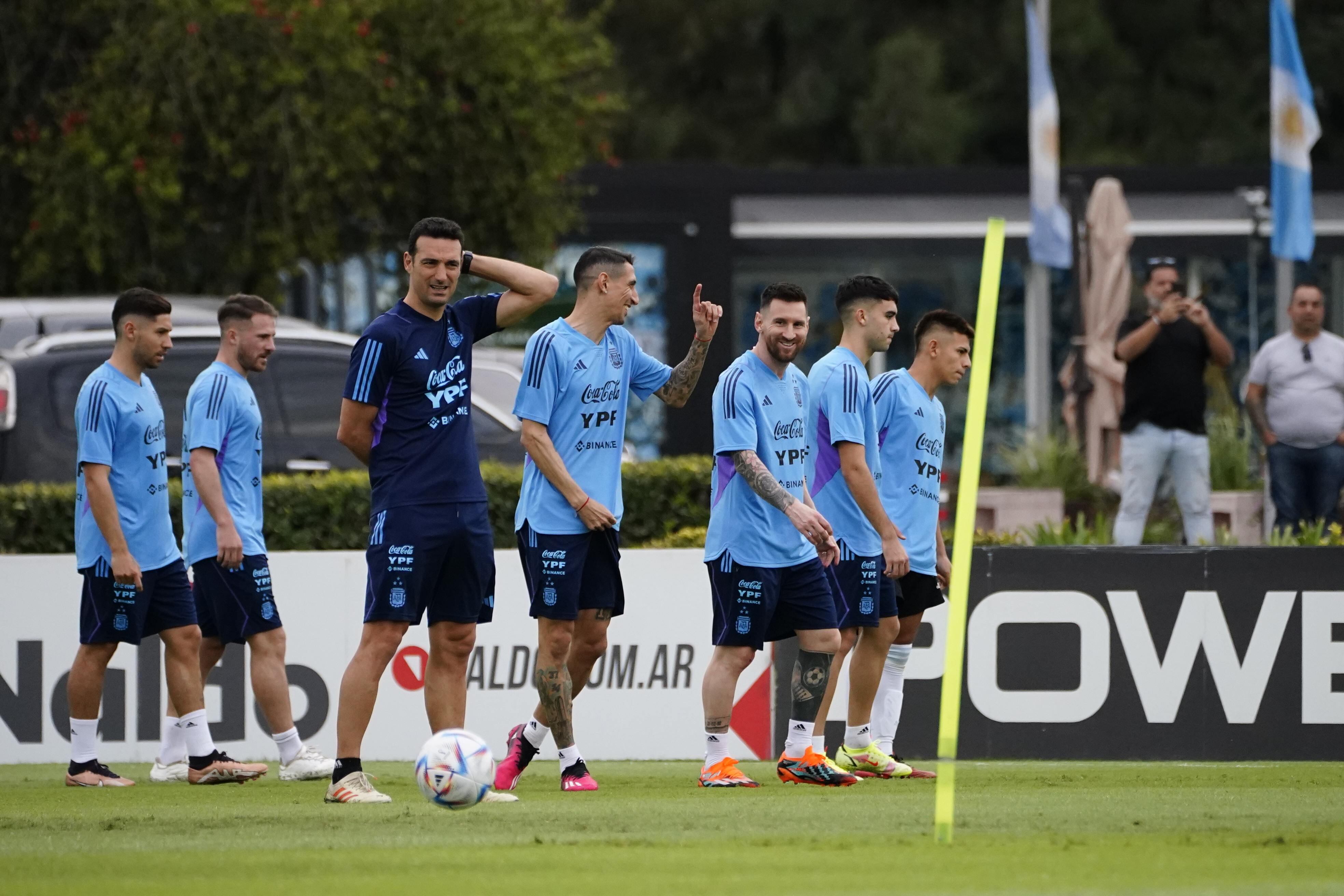 Foto del entrenamiento de la selección argentina en el predio de Ezeiza antes del amistoso con Panamá. (Gentileza Clarín)