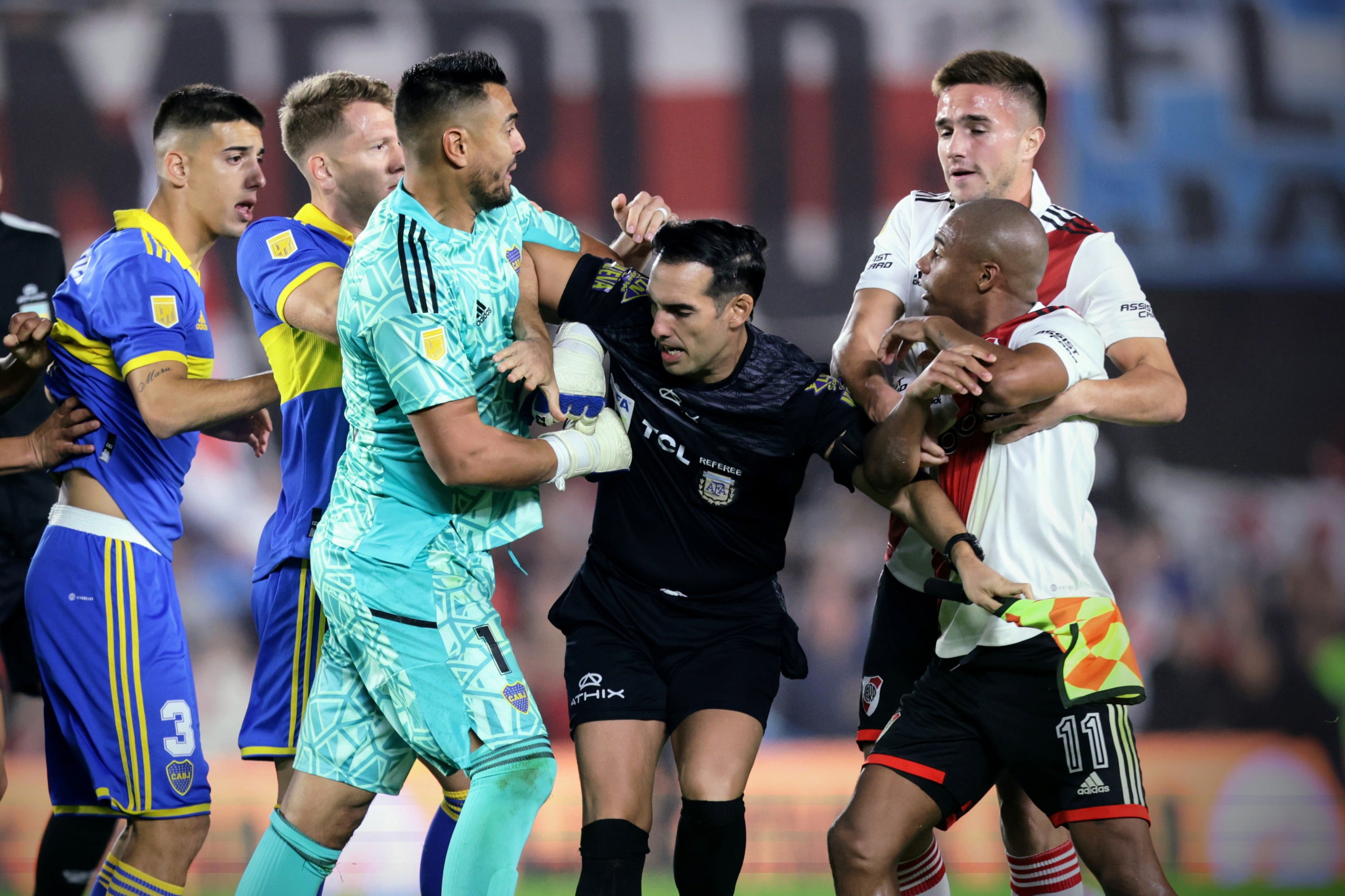 El enojo de Romero y todo Boca en el partido ante River. Foto: Fotobaires.