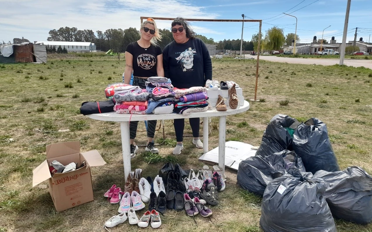 Hacemos Comunidad realizó su primer roperito móvil en el Barrio Municipal de Tres Arroyos