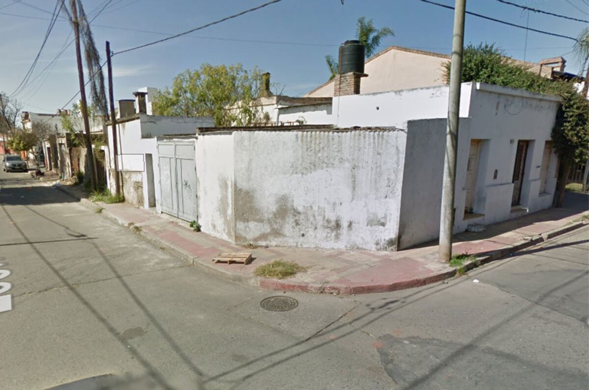 Le clavó un tenedor y lo mató al advertir que le robaba, en barrio Maipú