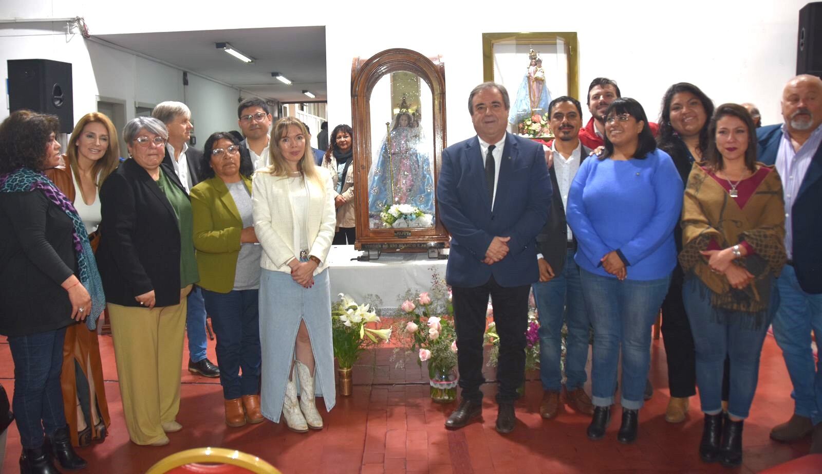 El vicegobernador de la Provincia, Alberto Bernis, junto a integrantes de la Legislatura de Jujuy, recibieron a la imagen peregrina de la Virgen del Rosario de Río Blanco y Paypaya.