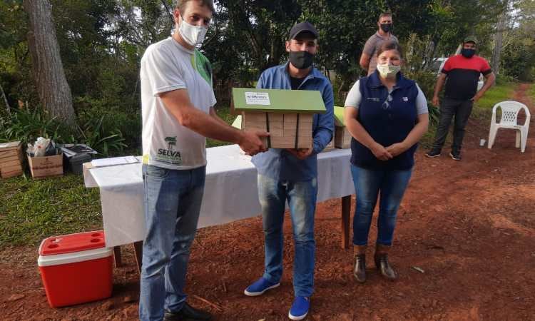 Capacitan a productores de Campo Grande sobre uso sustentable de la miel de Yateí