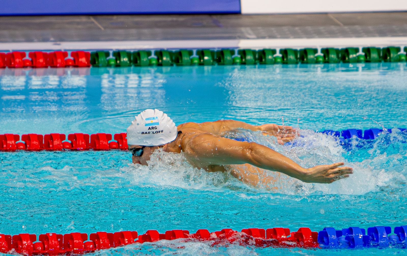 En el Mundial de Portugal logró su triunfo máximo como campeón en 400 metros libres.