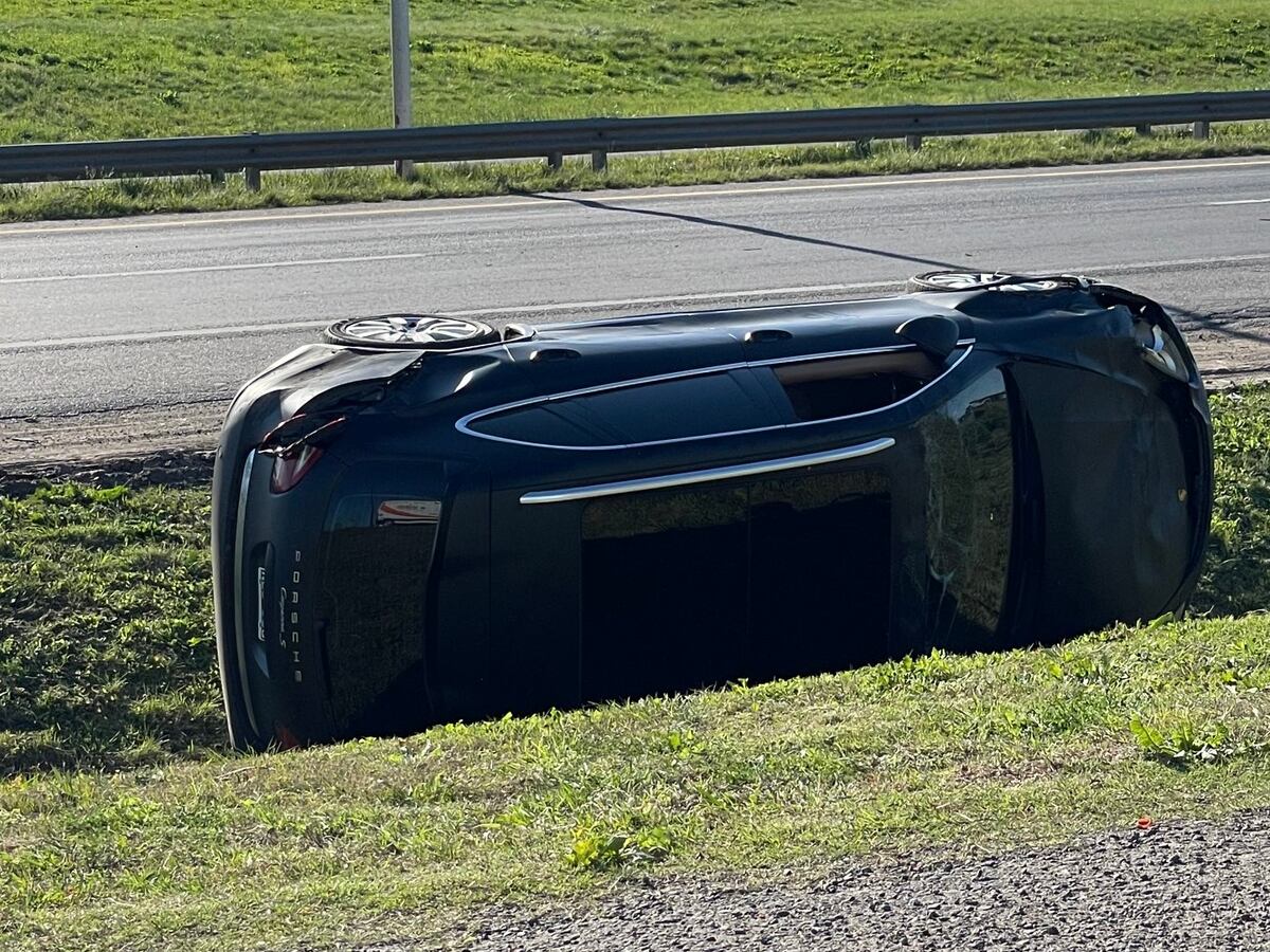 El publicista Ramiro Agulla sufrió un accidente, volcó con su Porsche y resultó ileso