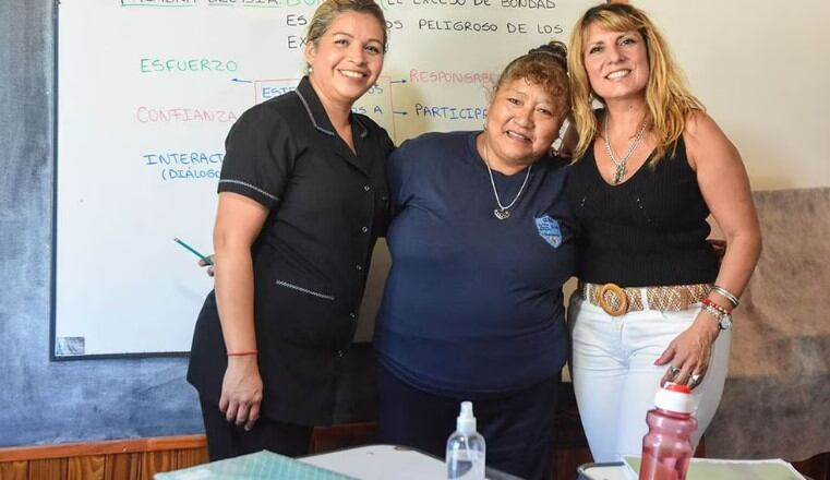 Francisca decidió comenzar la primaria a los 54 años para aprender a leer y escribir.