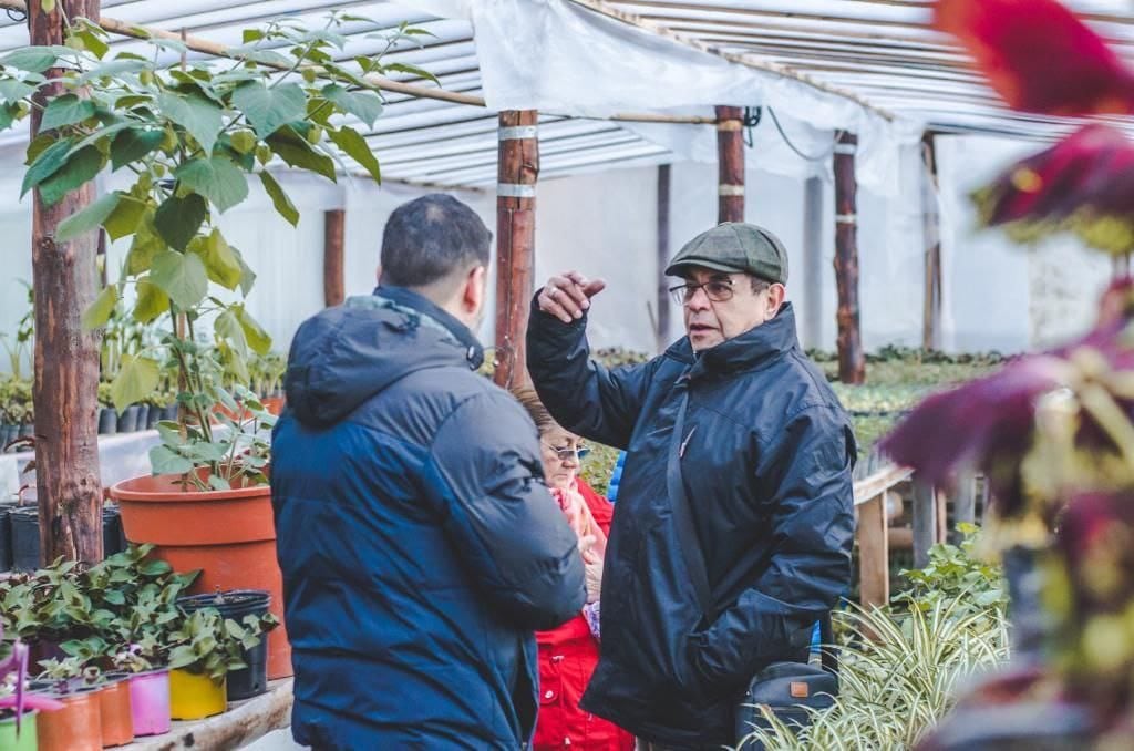 Ferreyra y Olmedo conversaron de las actividades desarrolladas en el Vivero Municipal.