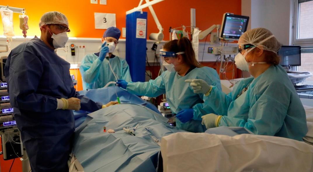 Internados. Los pacientes que sufrieron hospitalización son los que presentan mayor número de secuelas. (AP)