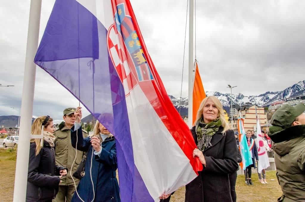 Acto en Ushuaia por el aniversario de la República de Croacia