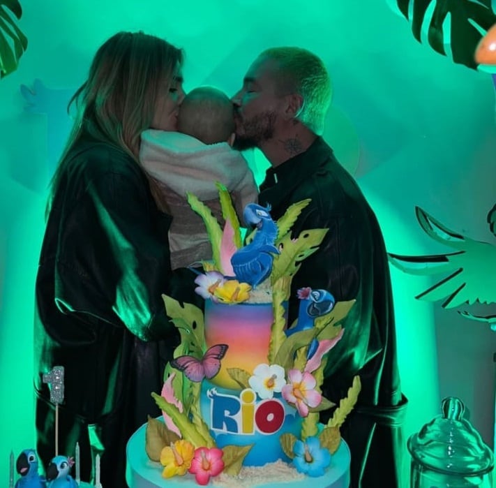 J Balvin con su novia argentina y Río, su primer hijo juntos.