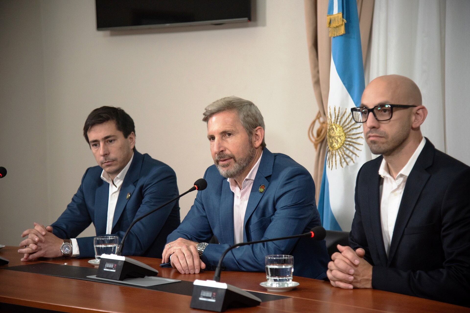 Rogelio Frigerio - Gobernador de Entre Ríos junto a el secretario general de la Gobernación, Mauricio Colello, y el secretario de Trabajo, Mariano Camoirano.