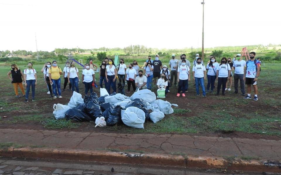 El creador de “Vecino Sustentable” inaugura una vereda construida con residuos plásticos en Posadas