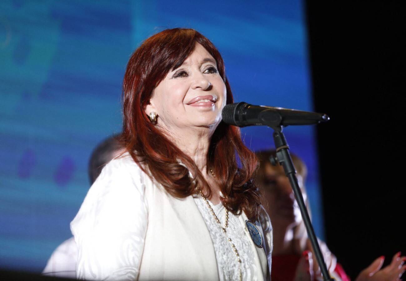 Cristina Kirchner encabezó un acto en Rosario: “Milei, ya que sos tan guapo, desregulá los medicamentos”