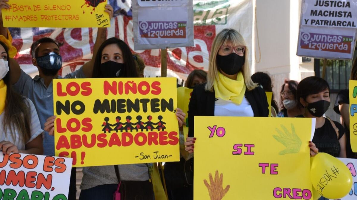 Protestaron frente a Tribunales para exigir celeridad en las causas de abuso sexual