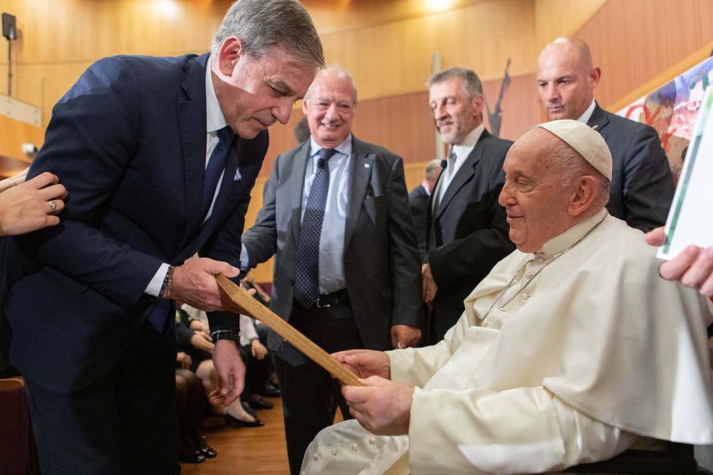 El funcionario argentino pidió una bendición para la capital provincial.