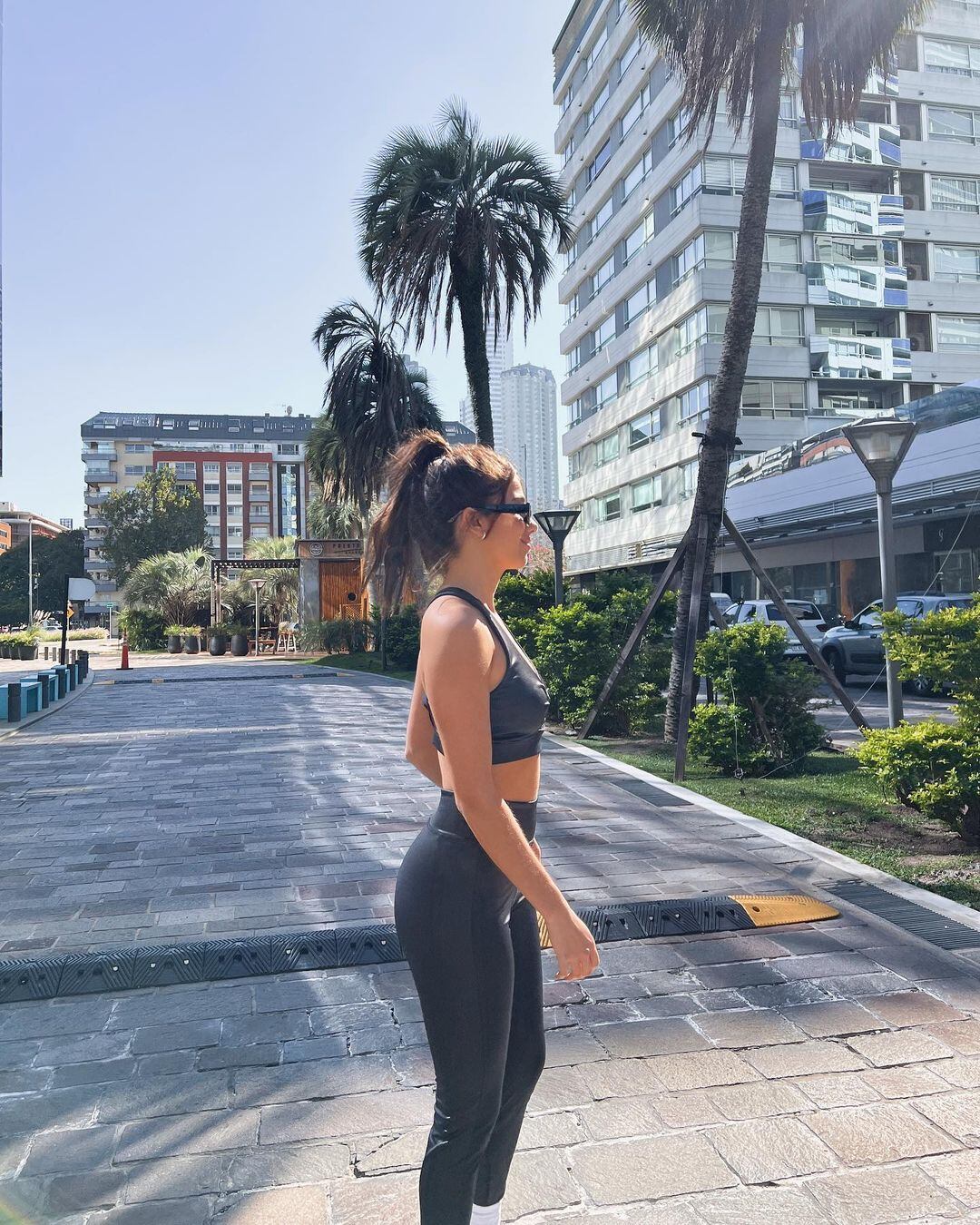 Agustina Pupich paseando por la Ciudad de Buenos Aires