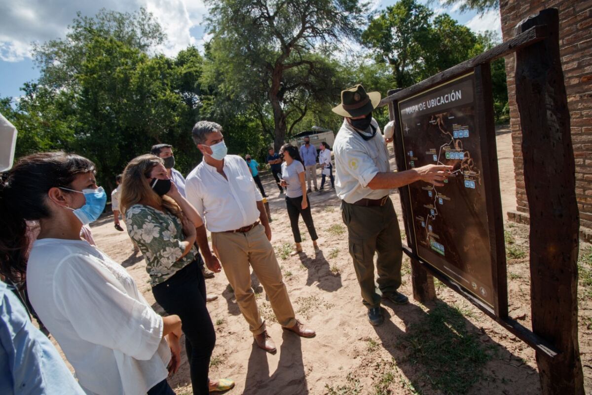 Entregaron equipamiento a operadores turísticos del Parque Nacional El Impenetrable.