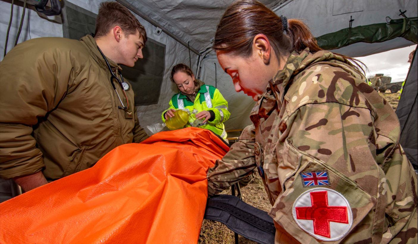 Los británicos en Malvinas realizaron ejercicios de aeroevacuación médica.