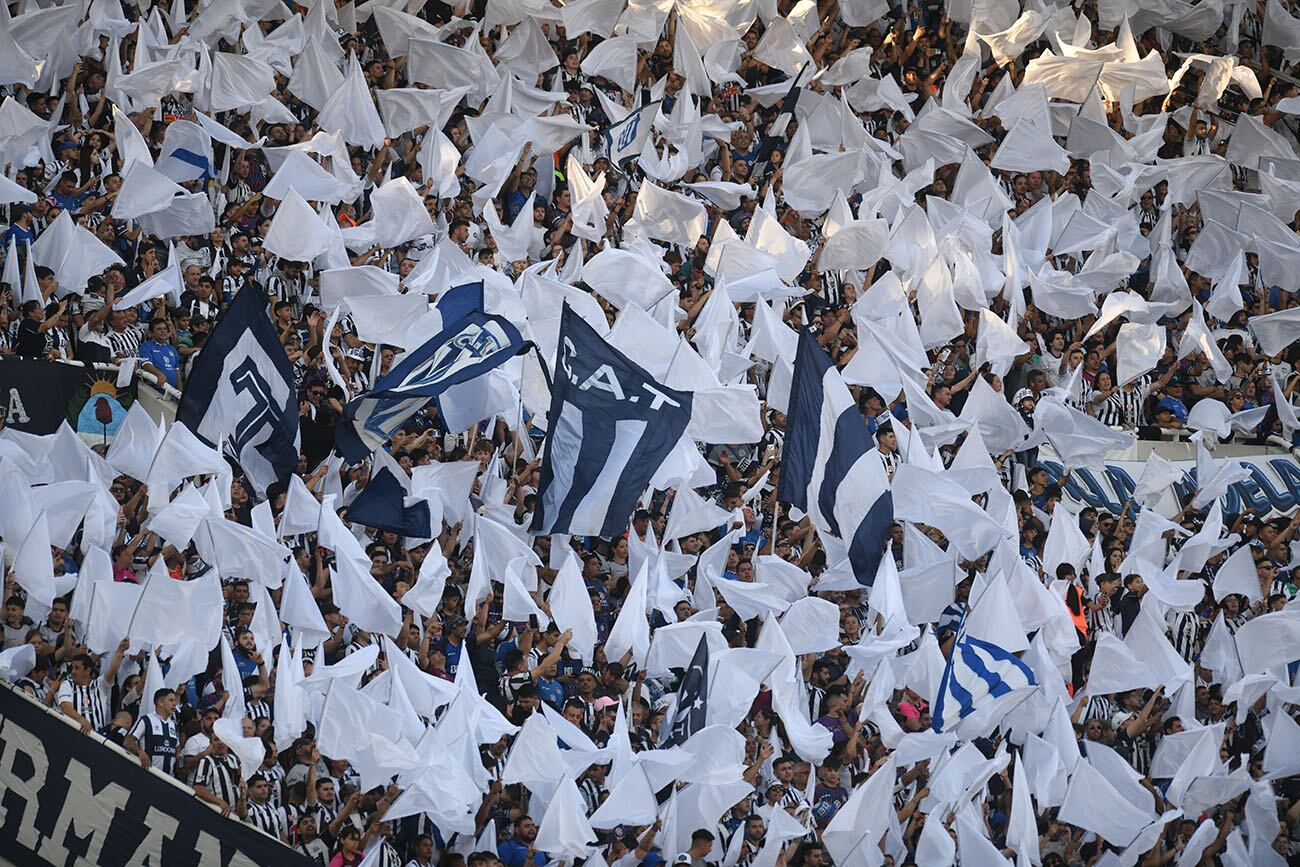 La hinchada de Talleres llenó el kémpes en el clásico ante Belgrano (Ramiro Pereyra /La Voz)