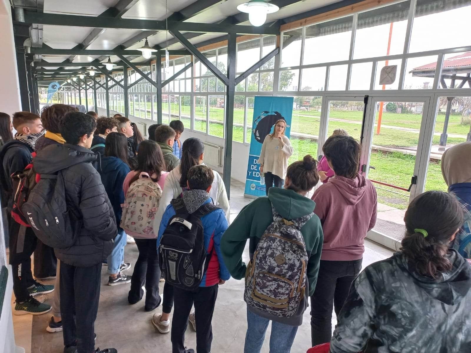 Alumnos de diferentes establecimientos educativos visitan el Centro Cultural La Estación de Tres Arroyos