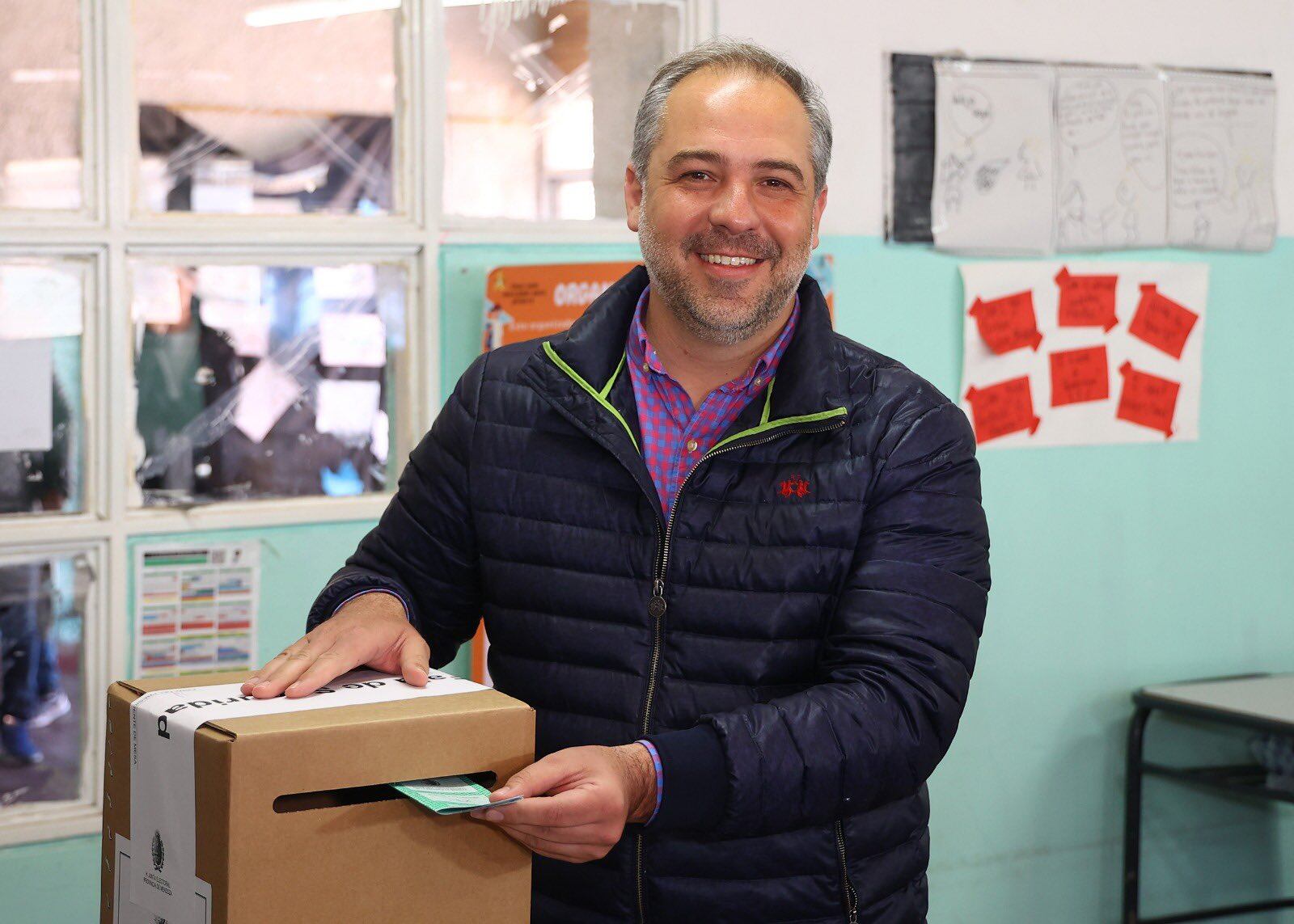 El intendente de Maipú votó en su departamento. Envió un mensaje al próximo gobernador.