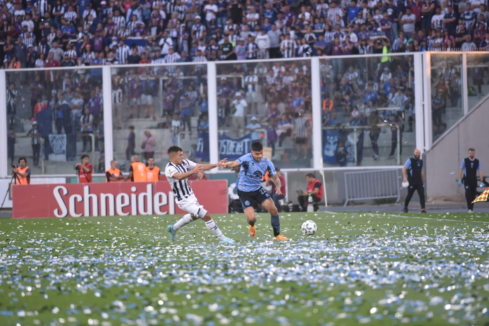 Talleres y Belgrano, en duelo por la séptima fecha de la Copa de la Liga Profesional en el Kempes. (Javier Ferreyra / La Voz)