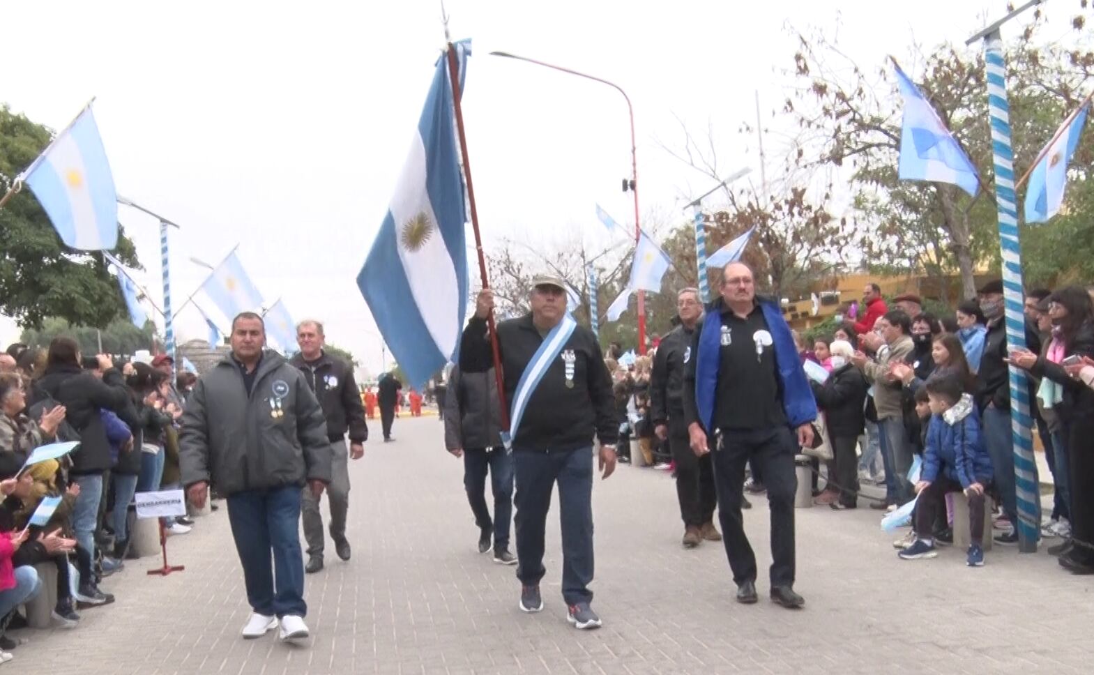 Desfile 25 de Mayo en Arroyito Veteranos de Malvinas