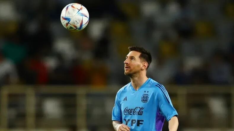 Lionel Messi se entrenó a la par de sus compañeros y llegó la calma a la Selección argentina (Foto: @Argentina).
