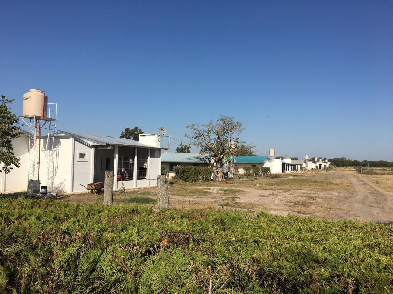 Gabriel Batistuta publicó fotos de las casas que construyó para los trabajadores de su campo en Reconquista.