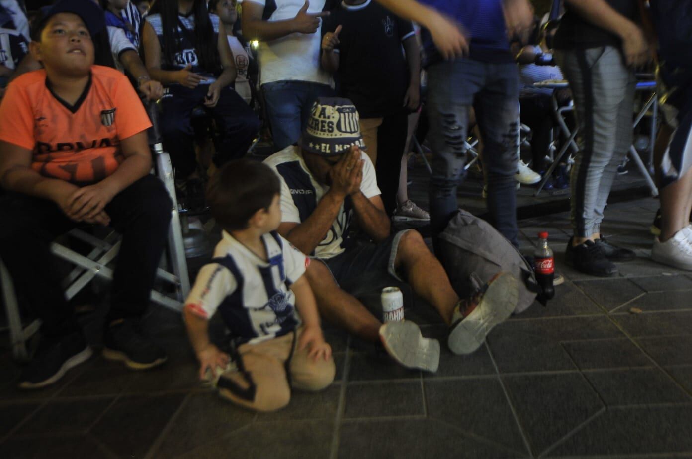 Las mejores fotos de los hinchas de Talleres alentando en Córdoba. (Javier Ferreyra)