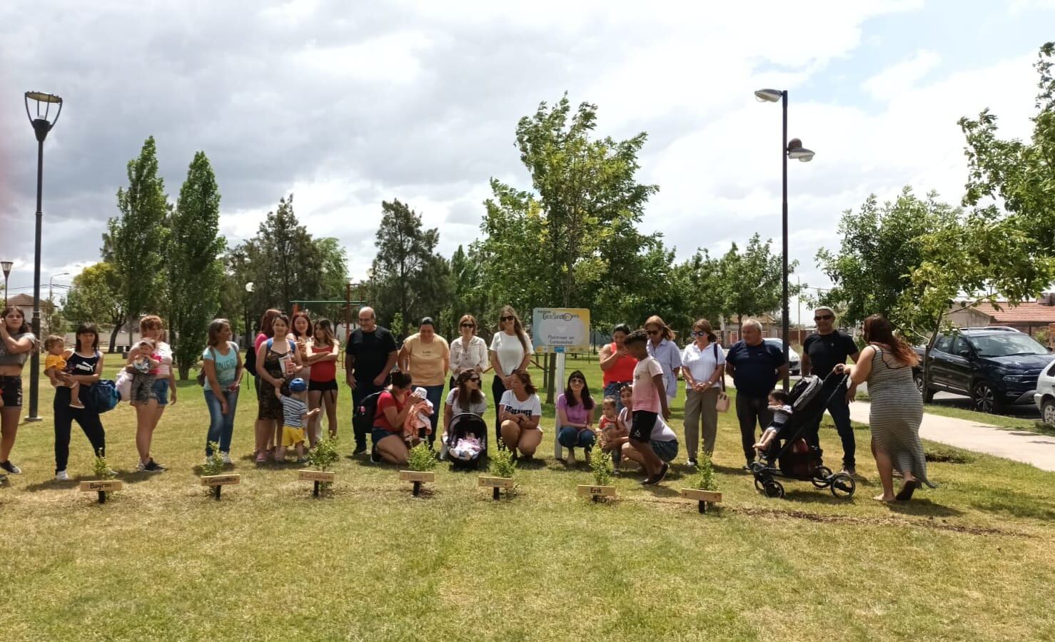 Tres Arroyos, Gestándonos en comunidad plantó árboles en la plaza del barrio Villa Italia