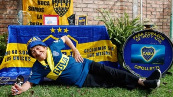 María Valenzuela, la mujer cipoleña de 95 años que es fanática de Boca Juniors.