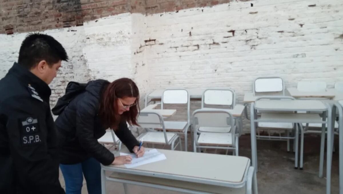 Bahía Blanca: en la cárcel de Villa Floresta repararon mobiliario de una escuela