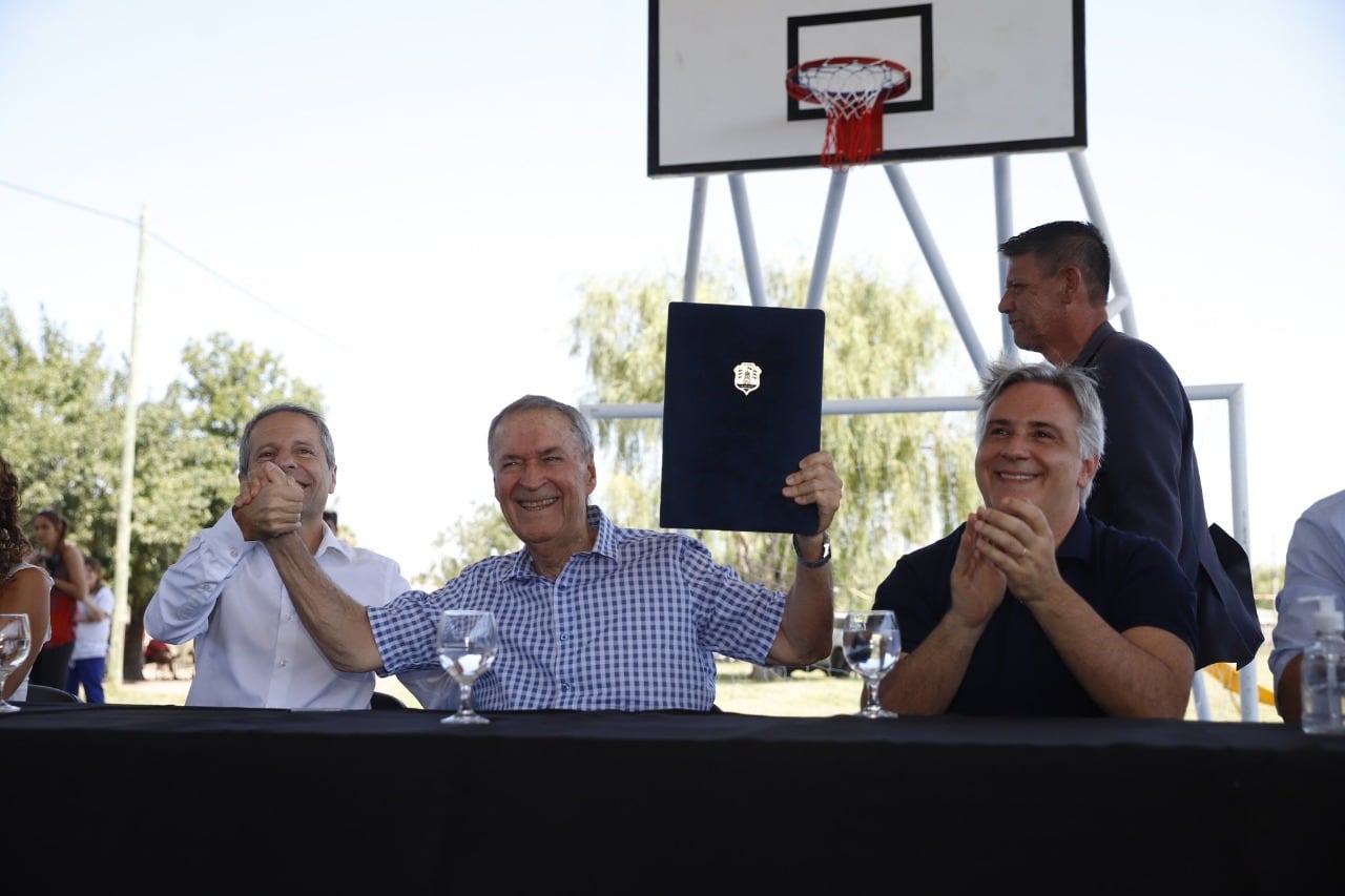 San Francisco. Juan Schiaretti en San Francisco junto a Martín Llaryora y Damián Bernarte. (Prensa de Gobierno)