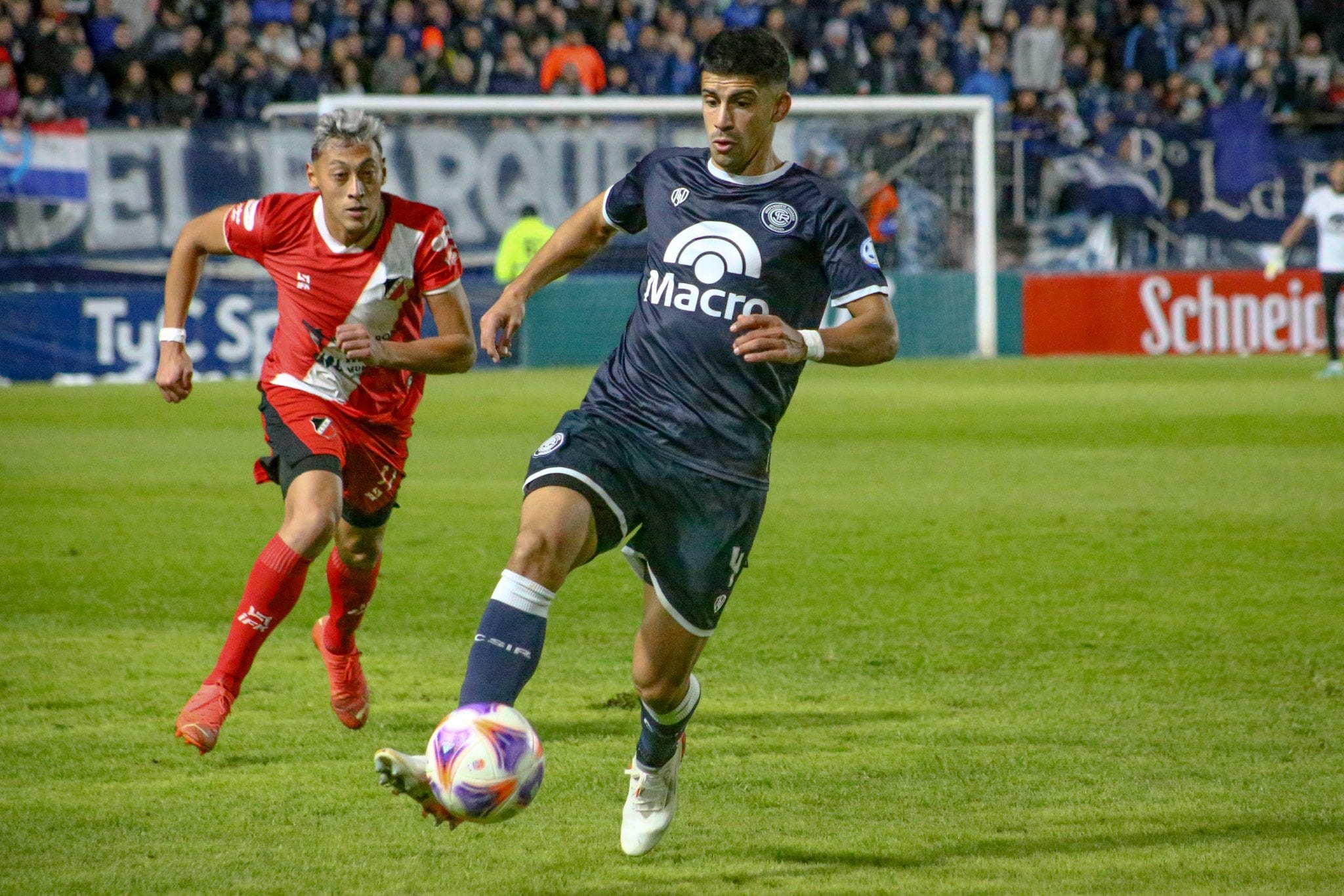 Independiente Rivadavia vs. Deportivo Maipú, duelo de mendocinos. Apasionante. / Gentileza: Prensa CSIR.