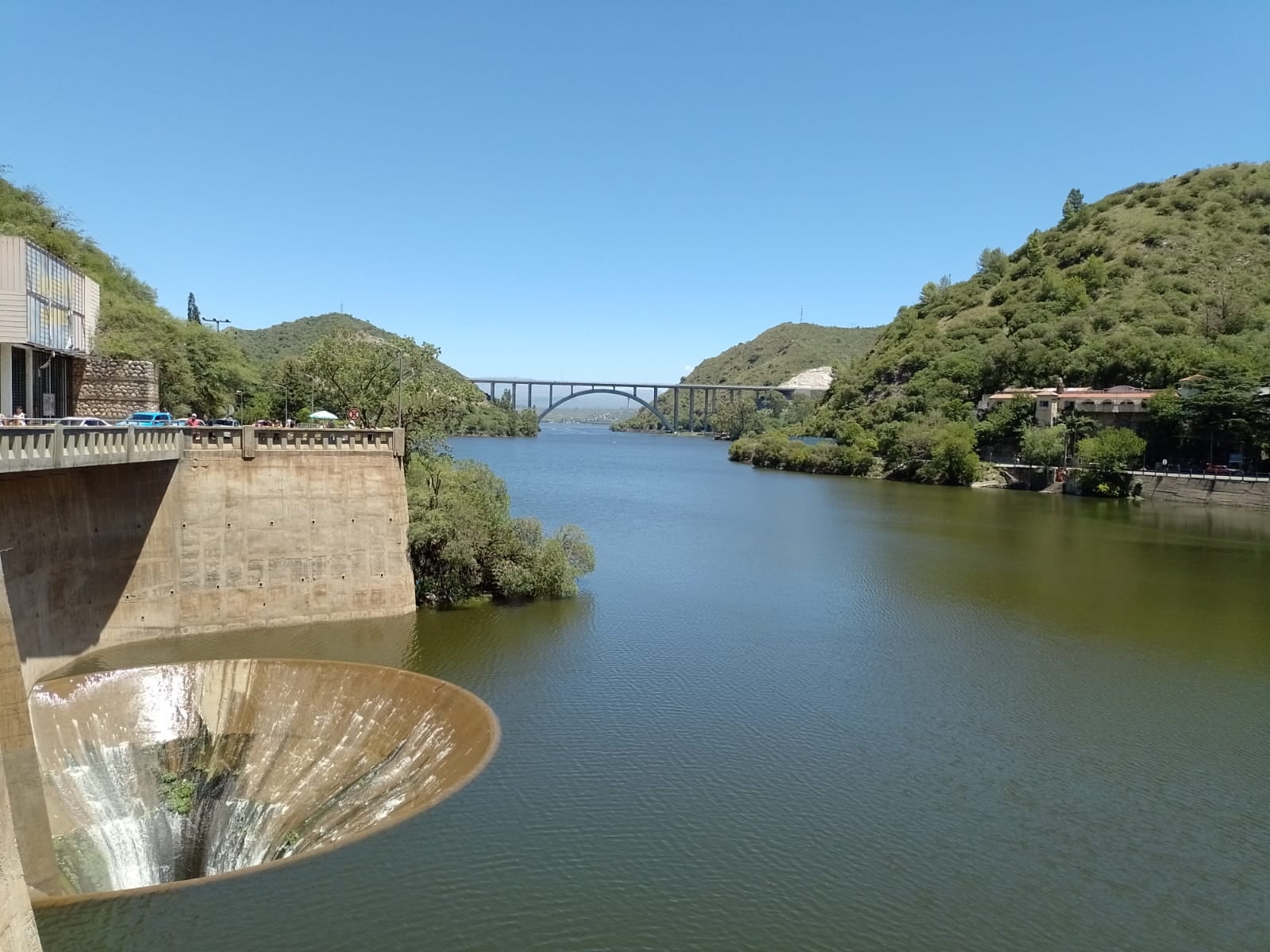 El nivel del agua llegó al embudo.