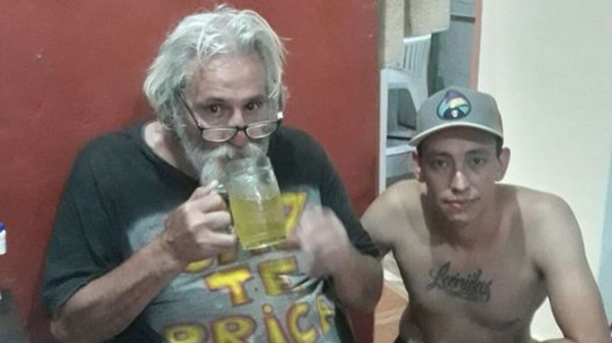 “Lo ayudé a bañarse, le di de comer, le compré remedios”: el joven que rescató a Gustavo Bazterrica, exintegrante de los Abuelos de la Nada