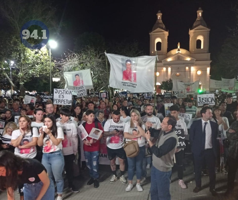 Multitudinaria marcha en Villa Dolores para recordar al adolescente.