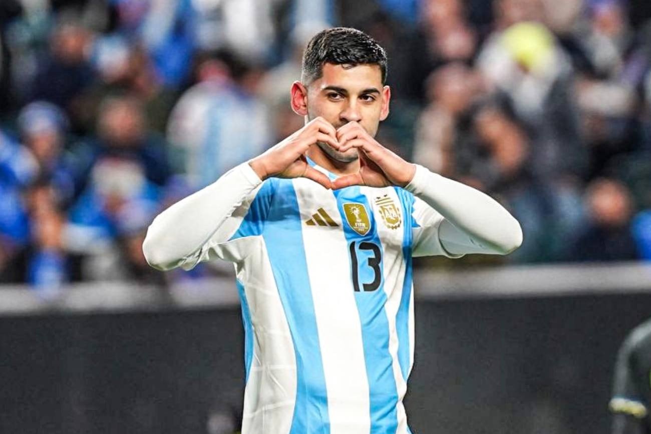 Cuti Romero celebra el 1 a 0 de Argentina ante El Salvador. (AFA).